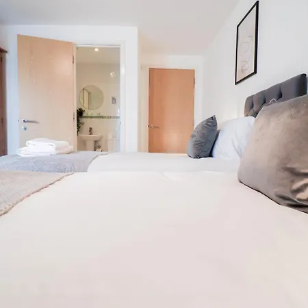 Serene 2-Bedroom Apartment By The River