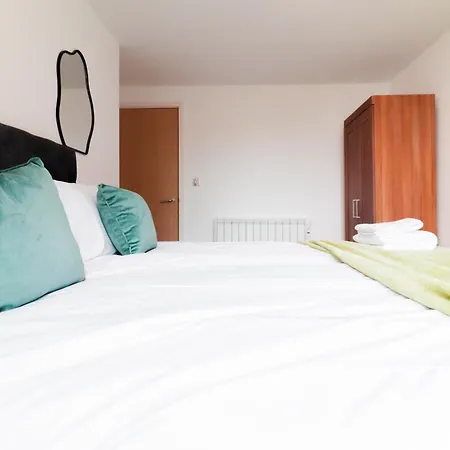 Serene 2-Bedroom Apartment By The River Apartment