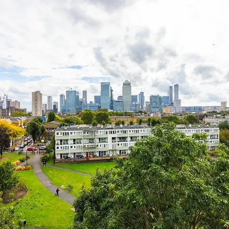 Poplar - Sleep 4-5 - Ideal For Business Travellers & Contractors - Near Canary Wharf And Dlr Station - Parking Tickets Available On Request Apartment