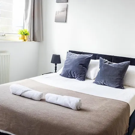 Poplar - Sleep 4-5 - Ideal For Business Travellers & Contractors - Near Canary Wharf And Dlr Station - Parking Tickets Available On Request London