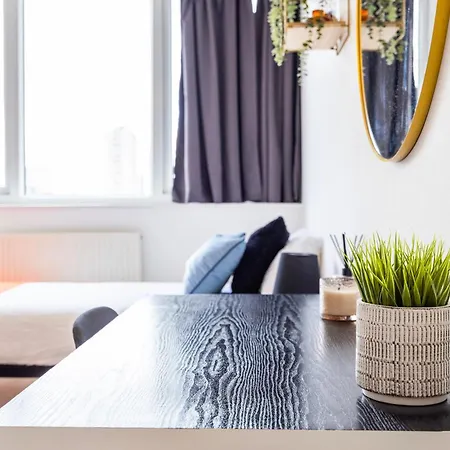 Poplar - Sleep 4-5 - Ideal For Business Travellers & Contractors - Near Canary Wharf And Dlr Station - Parking Tickets Available On Request * London