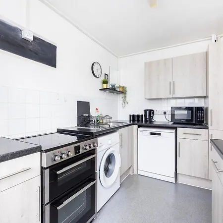 Apartment Poplar - Sleep 4-5 - Ideal For Business Travellers & Contractors - Near Canary Wharf And Dlr Station - Parking Tickets Available On Request