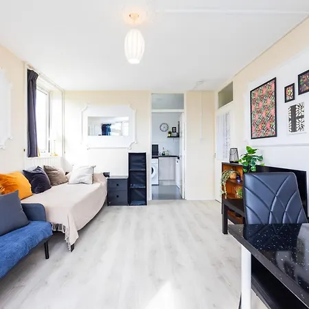 Apartment Poplar - Sleep 4-5 - Ideal For Business Travellers & Contractors - Near Canary Wharf And Dlr Station - Parking Tickets Available On Request *