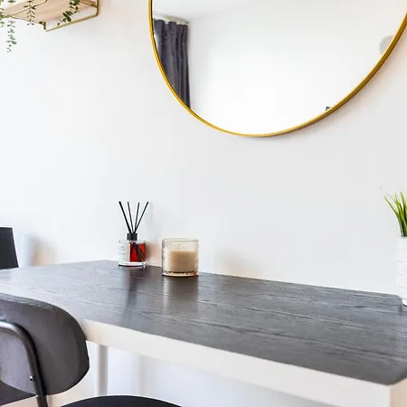 Apartment Poplar - Sleep 4-5 - Ideal For Business Travellers & Contractors - Near Canary Wharf And Dlr Station - Parking Tickets Available On Request London