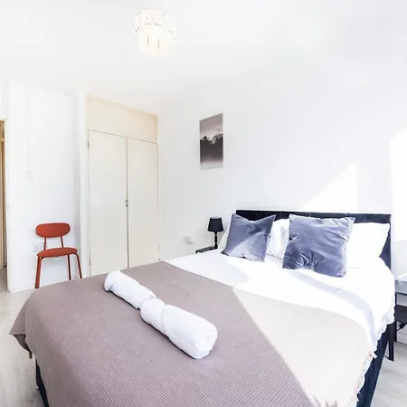 Poplar - Sleep 4-5 - Ideal For Business Travellers & Contractors - Near Canary Wharf And Dlr Station - Parking Tickets Available On Request Apartment