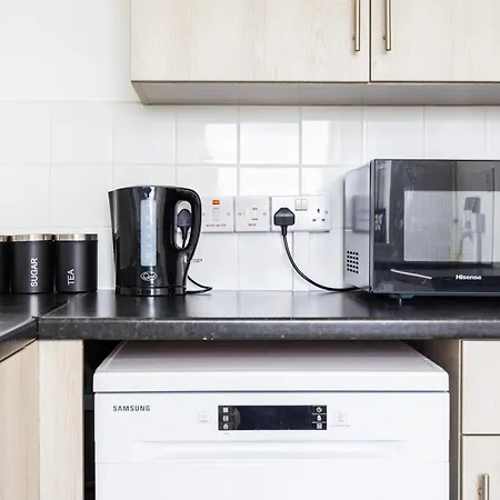 Apartment Poplar - Sleep 4-5 - Ideal For Business Travellers & Contractors - Near Canary Wharf And Dlr Station - Parking Tickets Available On Request
