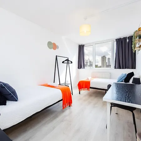 Poplar - Sleep 4-5 - Ideal For Business Travellers & Contractors - Near Canary Wharf And Dlr Station - Parking Tickets Available On Request Apartment London