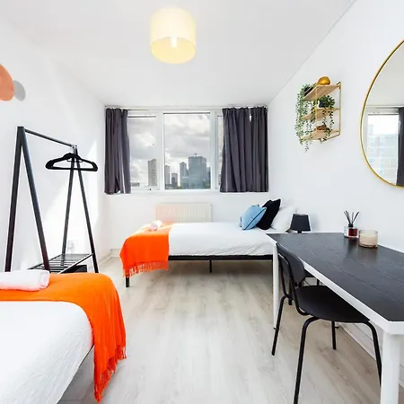 Apartment Poplar - Sleep 4-5 - Ideal For Business Travellers & Contractors - Near Canary Wharf And Dlr Station - Parking Tickets Available On Request London