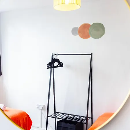 Poplar - Sleep 4-5 - Ideal For Business Travellers & Contractors - Near Canary Wharf And Dlr Station - Parking Tickets Available On Request Apartment *