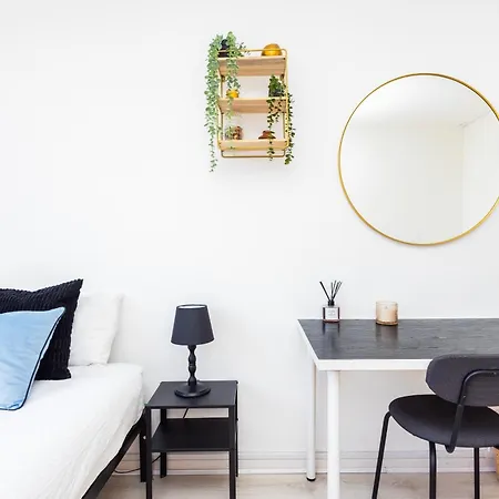 Apartment Poplar - Sleep 4-5 - Ideal For Business Travellers & Contractors - Near Canary Wharf And Dlr Station - Parking Tickets Available On Request London
