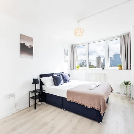 Poplar - Sleep 4-5 - Ideal For Business Travellers & Contractors - Near Canary Wharf And Dlr Station - Parking Tickets Available On Request *