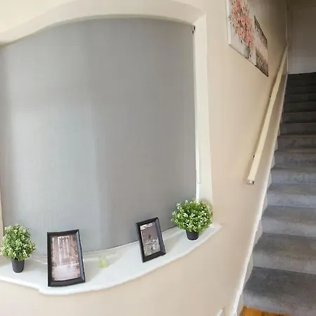 Feel At Away From Apartment