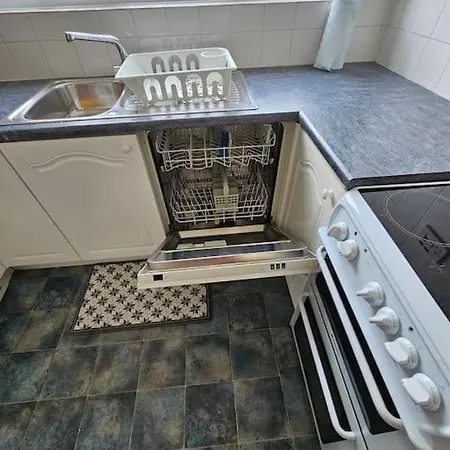 Feel At Away From Apartment *