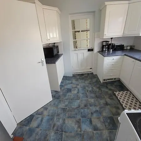 Feel At Away From Plumstead (Greater London)