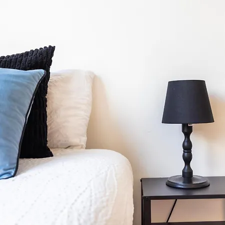 Business 2 Beds - Poplar - 2 Minutes From Station Apartment