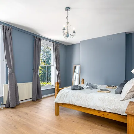 Beautiful House New Refurbished Guest house