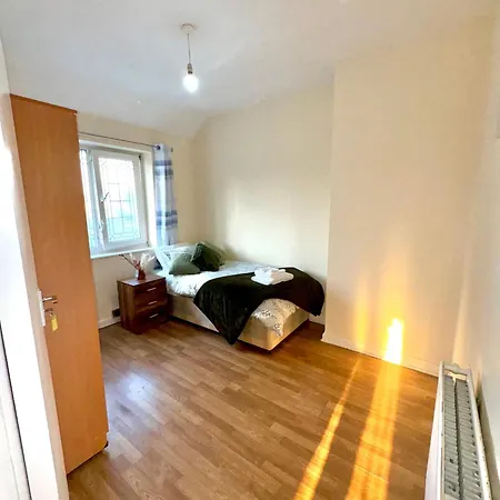 Apartment Comfort House Dagenham