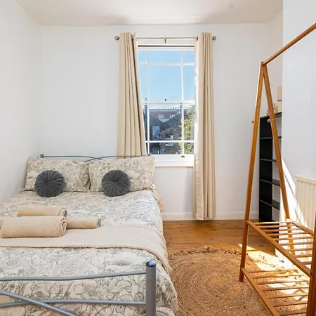 Guest house Comfy Double Bedroom