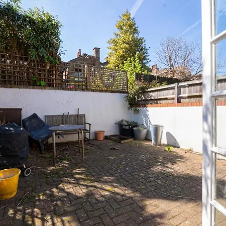 Comfy Double Bedroom Guest house London