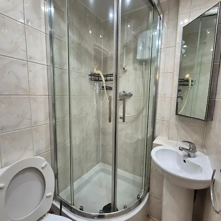Spacious And Elegant With En-suites Available In Canary Wharf Alloggio in famiglia
