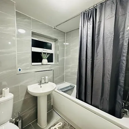 Urban Serenity South East 3 Bedroom House *