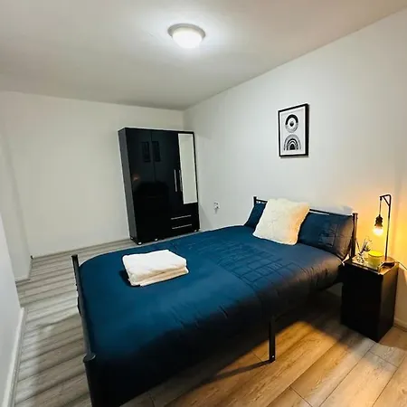 Apartment Urban Serenity South East 3 Bedroom House *