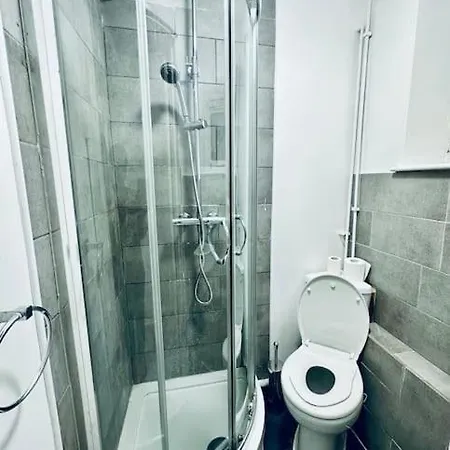 Urban Serenity South East 3 Bedroom House * London