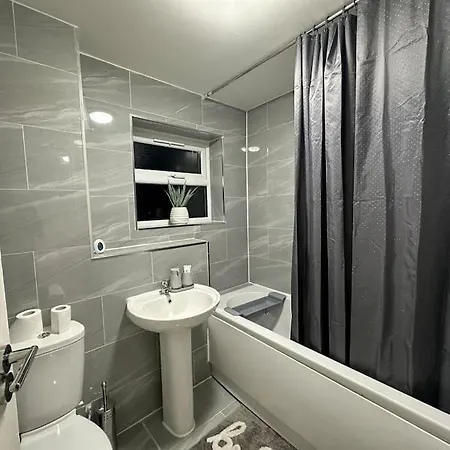 Apartment Urban Serenity South East 3 Bedroom House