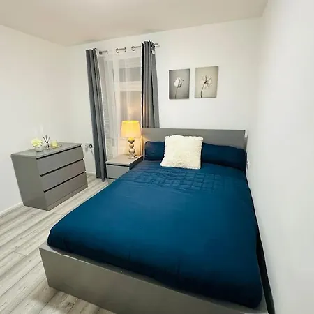 Apartment Urban Serenity South East 3 Bedroom House London