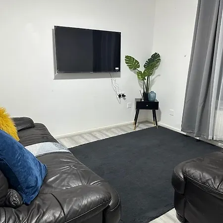 Urban Serenity South East 3 Bedroom House * London