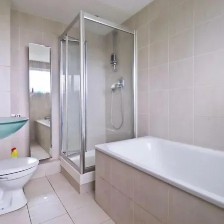 Spacious Wanstead Apartment- Sleeps 4! Appartement