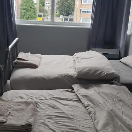 Spacious Wanstead Apartment- Sleeps 4! *