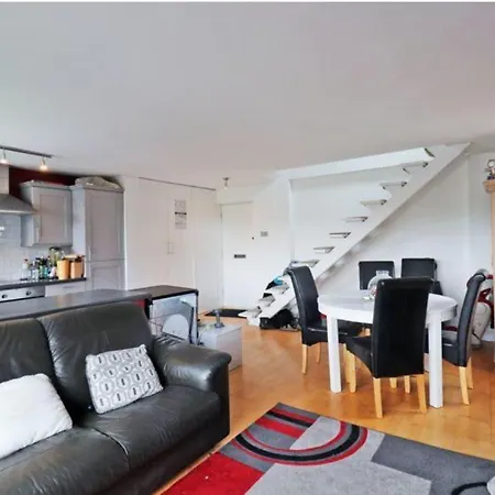 Spacious Wanstead Apartment- Sleeps 4! *