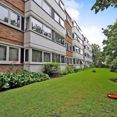 Spacious Wanstead Apartment- Sleeps 4! * Londres