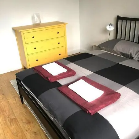 Modern Flat-free Parking,4 Stops To Paddington Hanwell