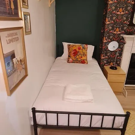Holiday home Claremont - London