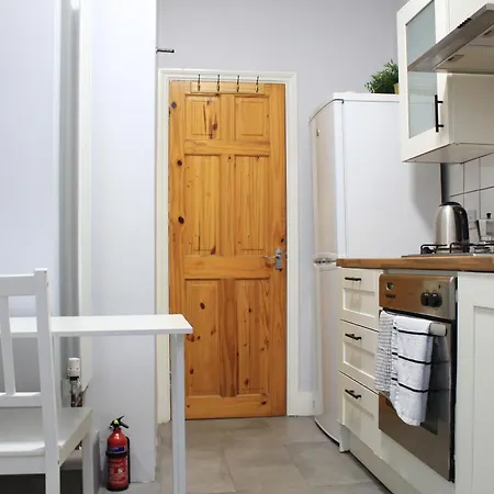 Modern Ground Floor Flat - 15 Min To Central * Londra