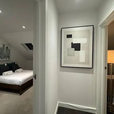 Luxxe 2br 2ba Duplex 5 Mins From Hither St - 65c *