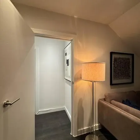 Luxxe 2br 2ba Duplex 5 Mins From Hither St - 65c *