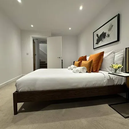 Luxxe 2br 2ba Duplex 5 Mins From Hither St - 65c