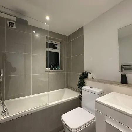Luxxe 2br 2ba Duplex 5 Mins From Hither St - 65c Londres