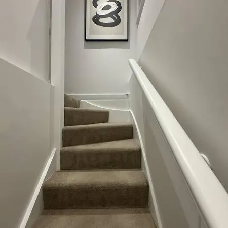 Luxxe 2br 2ba Duplex 5 Mins From Hither St - 65c