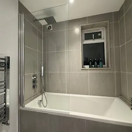 Luxxe 2br 2ba Duplex 5 Mins From Hither St - 65c * Londres