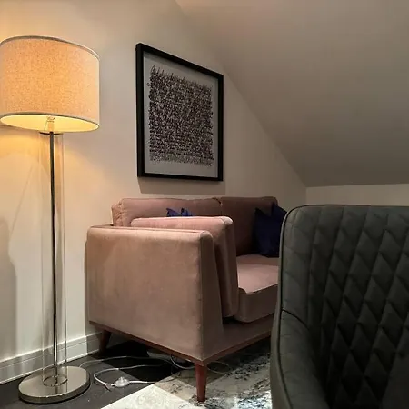 Luxxe 2br 2ba Duplex 5 Mins From Hither St - 65c *