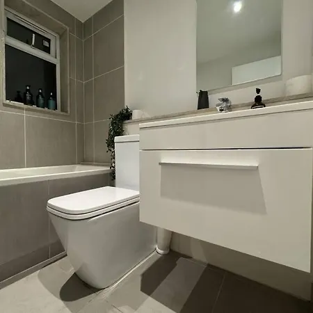 Luxxe 2br 2ba Duplex 5 Mins From Hither St - 65c * Londres