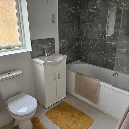 Cosy 2 Bedroom *