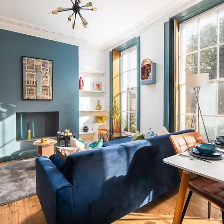 1 Bedroom Chic Flat By Hostarahomes, Sleeps Up To 4, Full Apartment, Location *