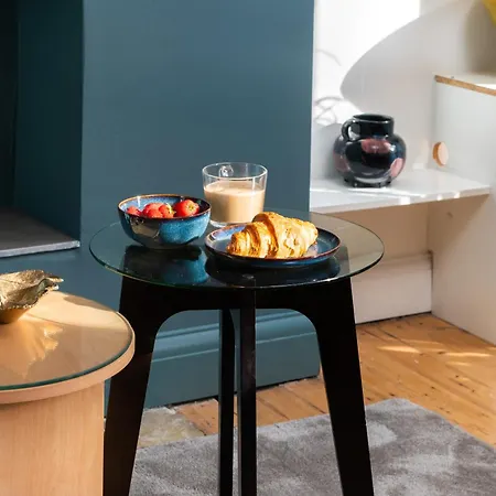 1 Bedroom Chic Flat By Hostarahomes, Sleeps Up To 4, Full Apartment, Location Apartment London