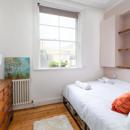 1 Bedroom Chic Flat By Hostarahomes, Sleeps Up To 4, Full Apartment, Location *