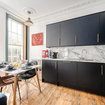 Apartment 1 Bedroom Chic Flat By Hostarahomes, Sleeps Up To 4, Full Apartment, Location